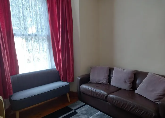 Bubblesbnb- 4 Bedroom House London