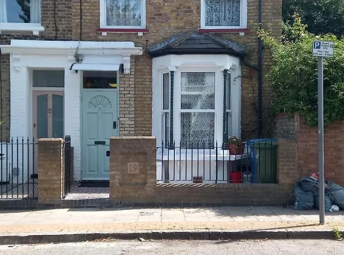 Bubblesbnb- 4 Bedroom House London